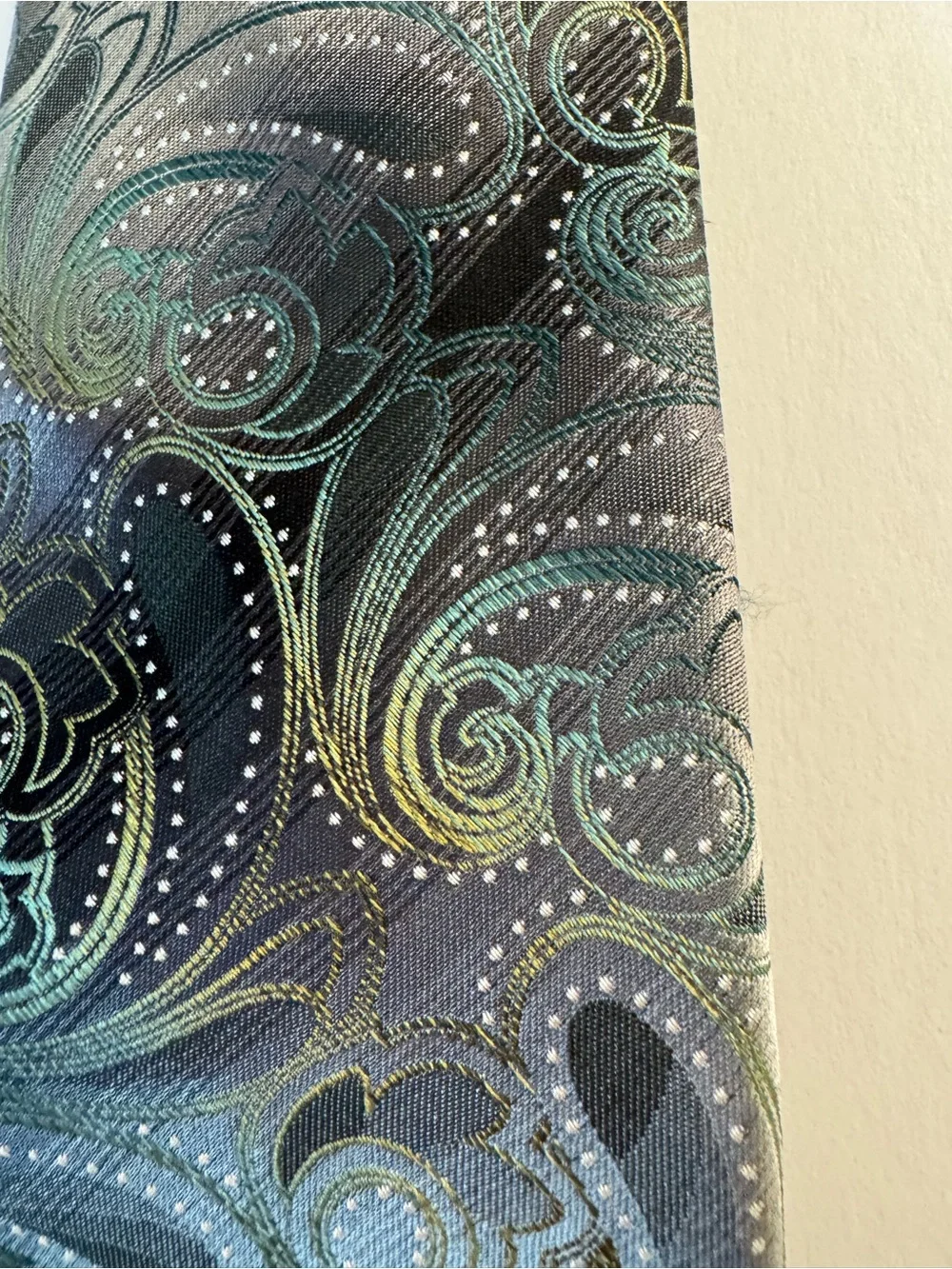 Van Heusen Green Black Gray White 100% Silk Neck Tie